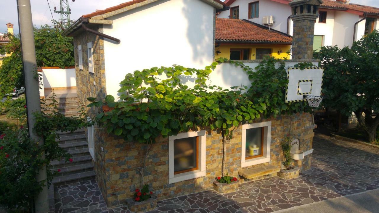 Kmetija Jogan, Wines&Apartments Pobegi Buitenkant foto